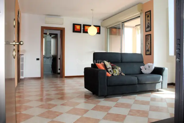 3-room flat in Via Vivaldi, Garbagnate Milanese - Photo 1