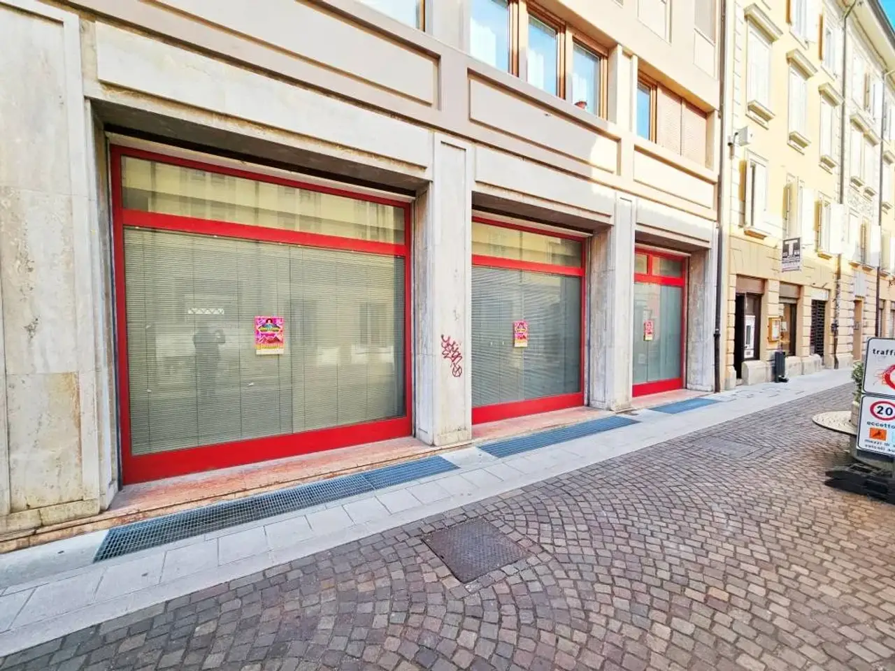 Negozio in Via Mazzini 16, Gorizia, {3} - Foto 1