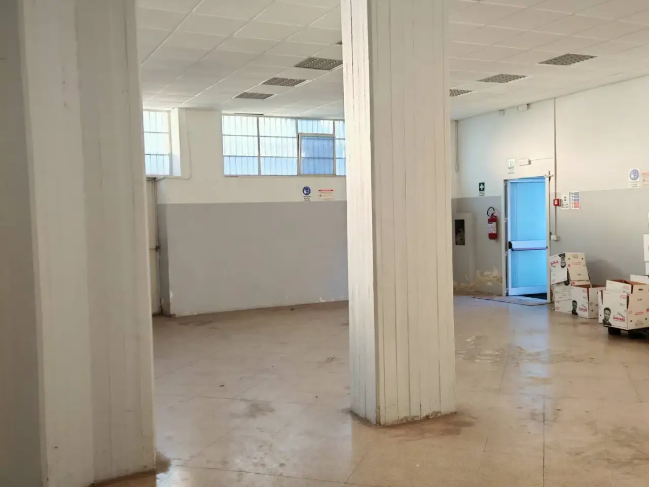 Negozio in Via Aldo Moro 22, Santa Maria Di Licodia, {3} - Foto 1