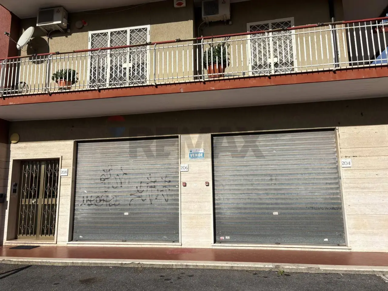 Negozio in Via della Repubblica 204-206, Marino, {3} - Foto 1