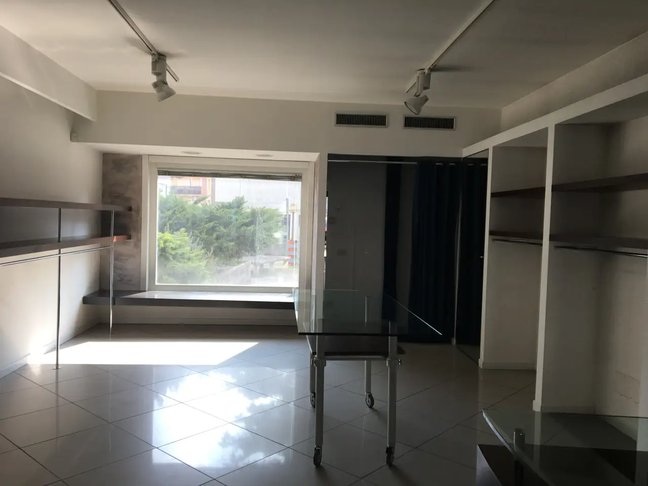 Locale commerciale in Via Umberto I 97, Maniago, Maniago, {3} - Foto 2
