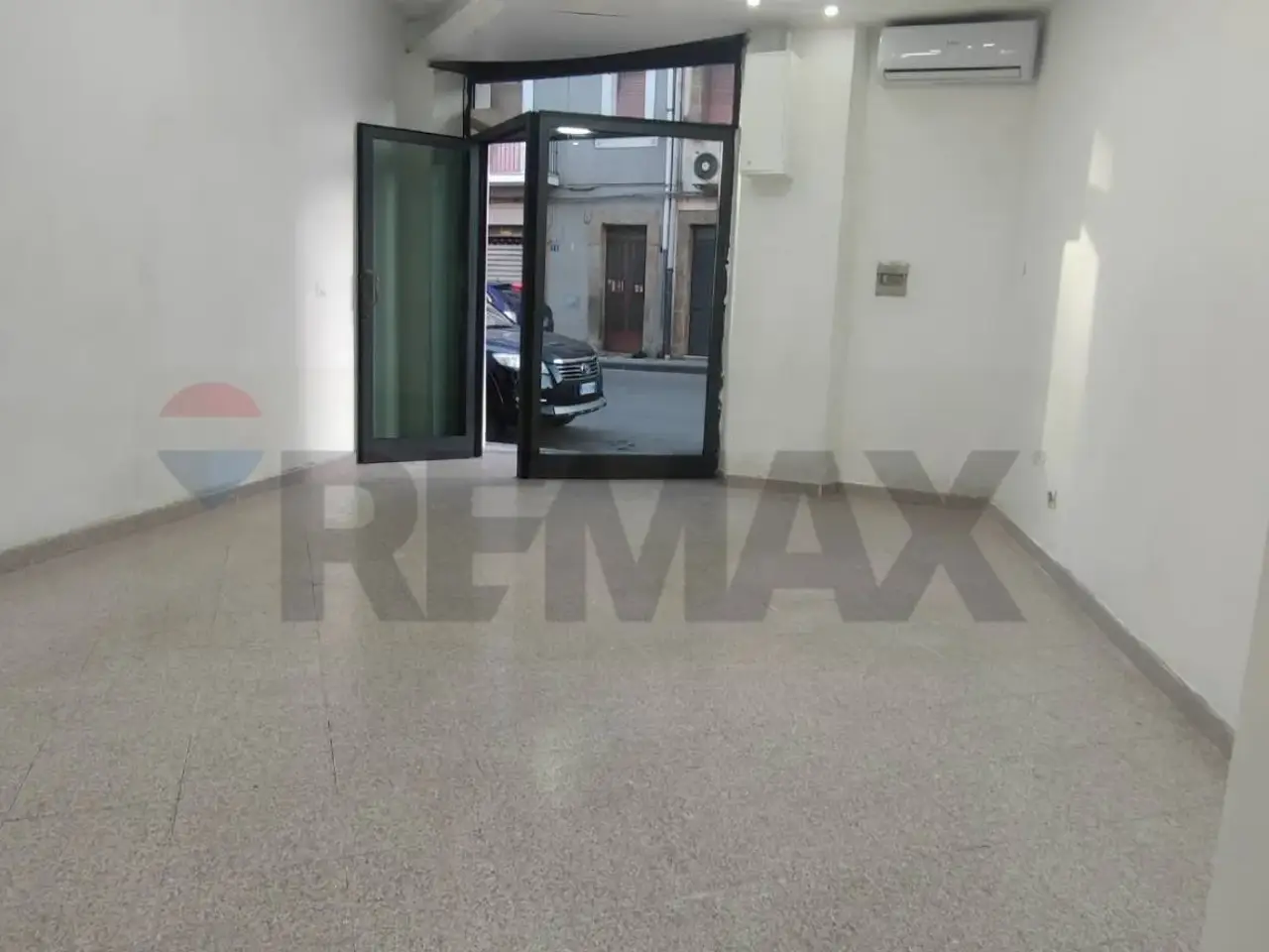 Esercizio commerciale in Via Madonna della Via 17, Caltagirone, {3} - Foto 1