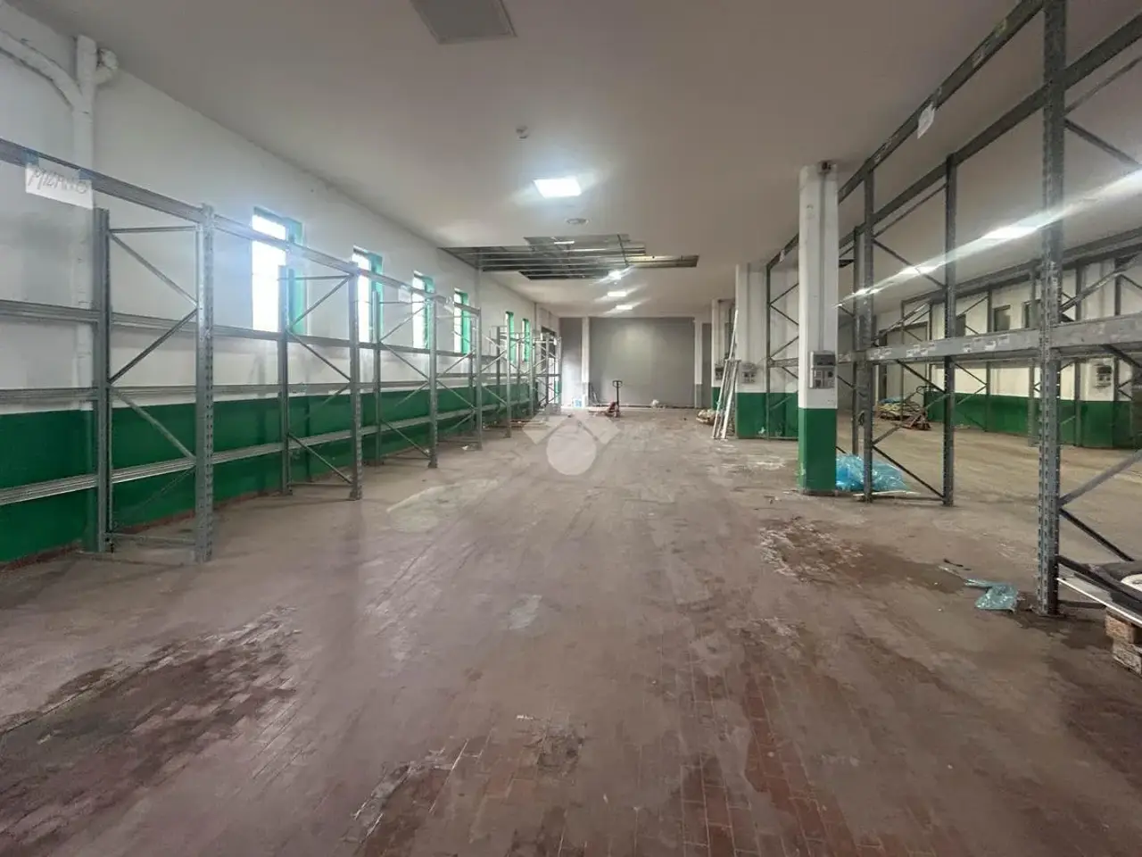 Magazzino in Via Monte Grappa 87, Concorezzo, {3} - Foto 1