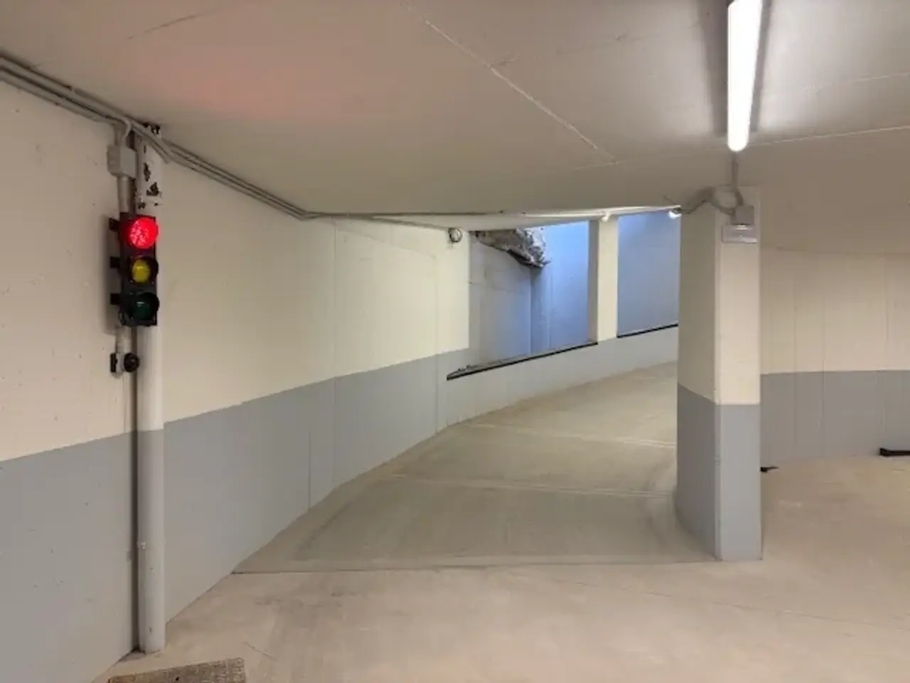 Parcheggio chiuso in Via della Roggia Grande 14/1, Trento, {3} - Foto 2