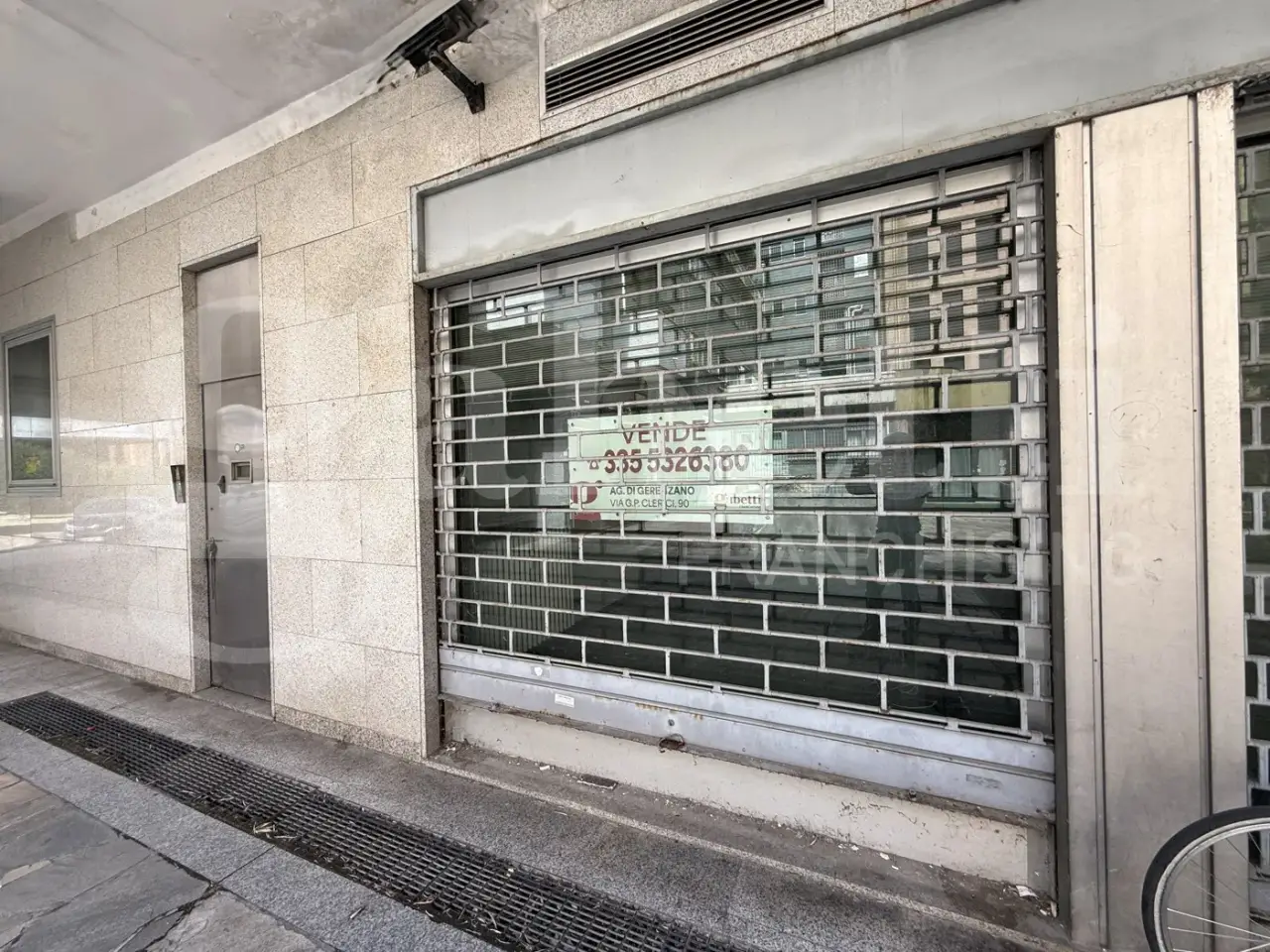 Negozio in Piazza De Gasperi 26, Saronno, {3} - Foto 2