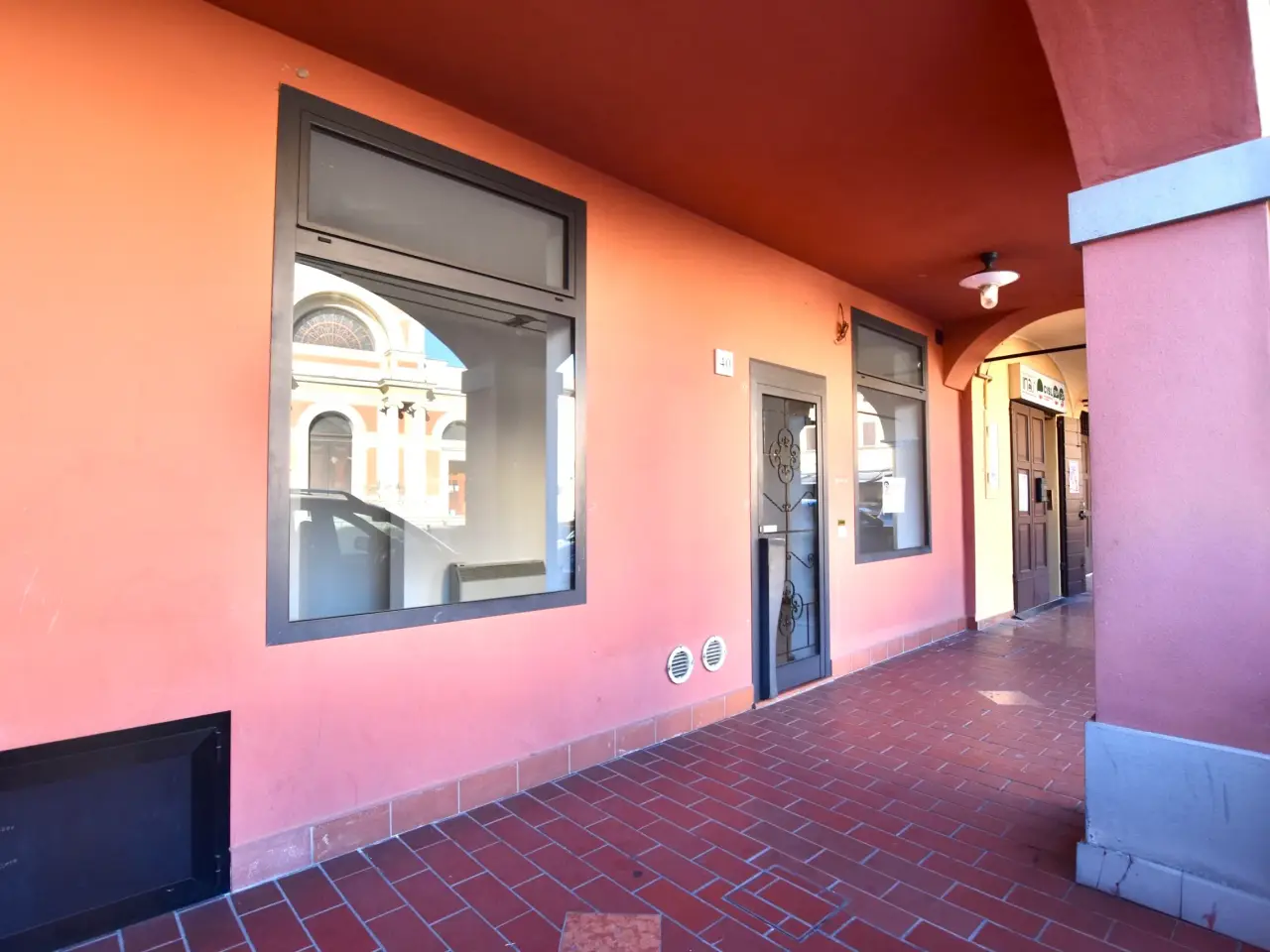 Palazzina commerciale in Via XX Settembre 40, San Pietro In Casale, {3} - Foto 1