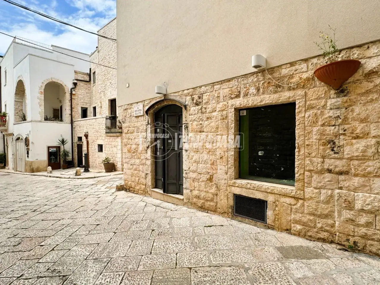 Negozio in Via Porta Antica della Città 25, Conversano, {3} - Foto 1