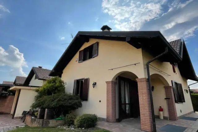 Villa in Via delle Robinie, Buscate - Foto 1