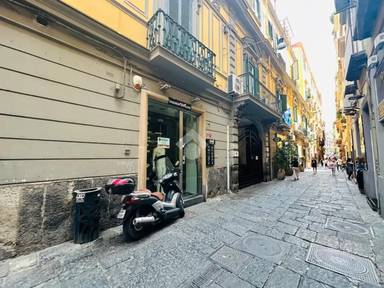 Negozio in Via Cavallerizza a Chiaia 36, Napoli, {3} - Foto 2