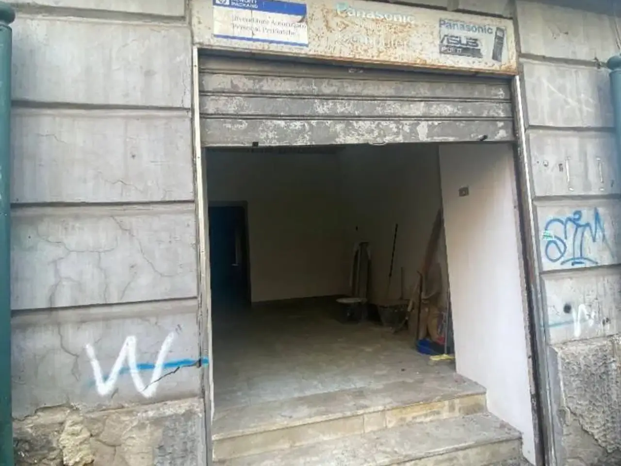 Locale commerciale in Via Cumana 19a Napoli, Napoli, {3} - Foto 2