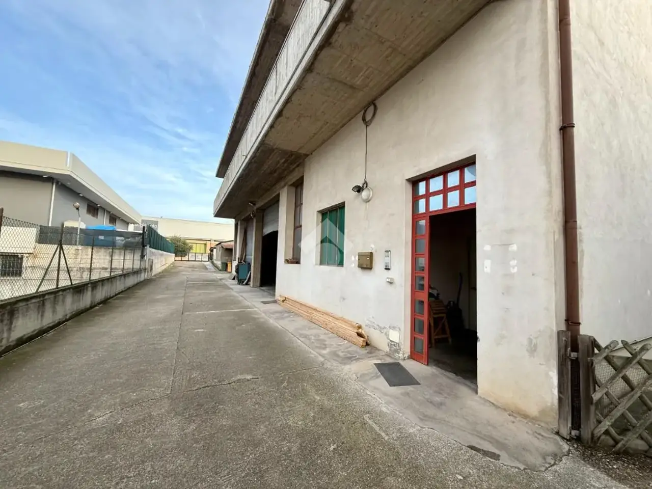 Palazzina commerciale in Via Francia 24, Mosciano Sant'Angelo, {3} - Foto 1