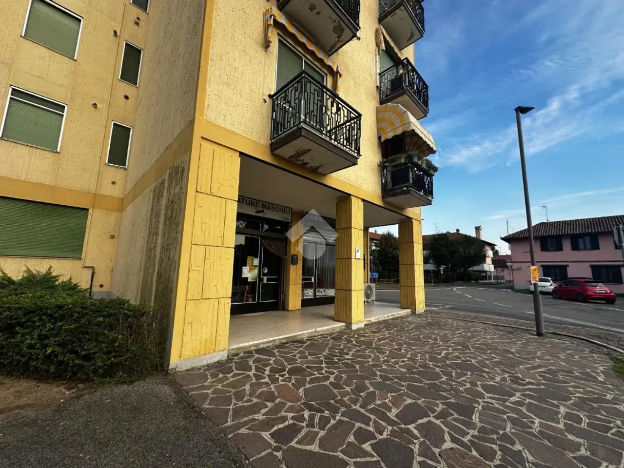 Negozio in Piazza Dante Alighieri 4, Vernate, {3} - Foto 1