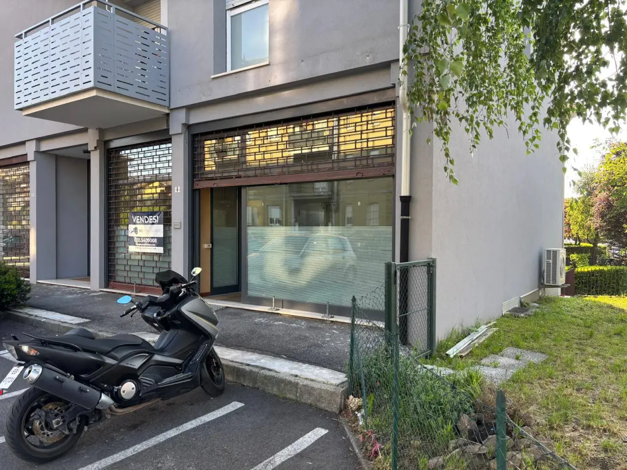 Negozio in Via Sanzio 6, Ponte San Pietro, {3} - Foto 1