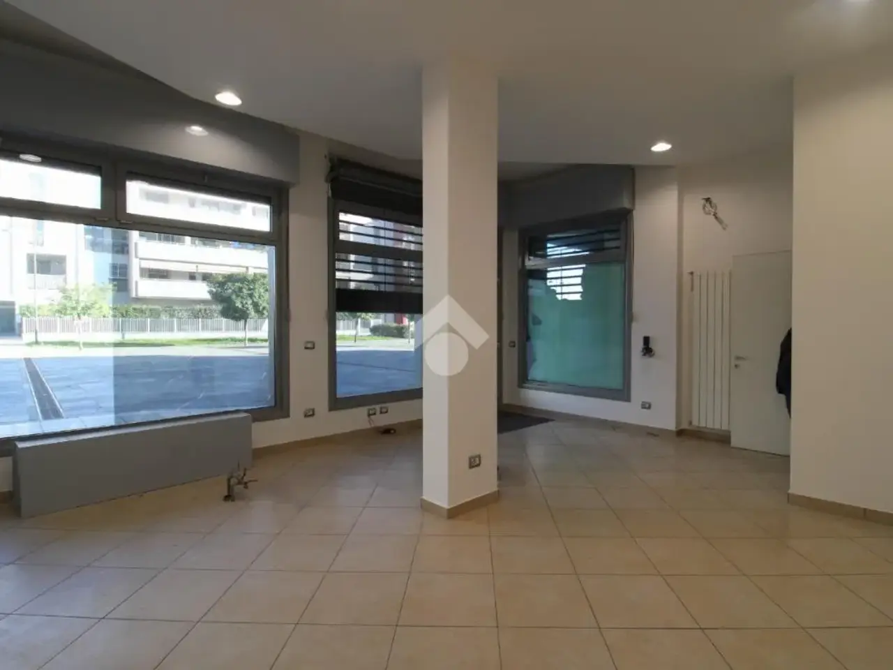 Negozio in Viale Lombardia 102, Cologno Monzese, {3} - Foto 1