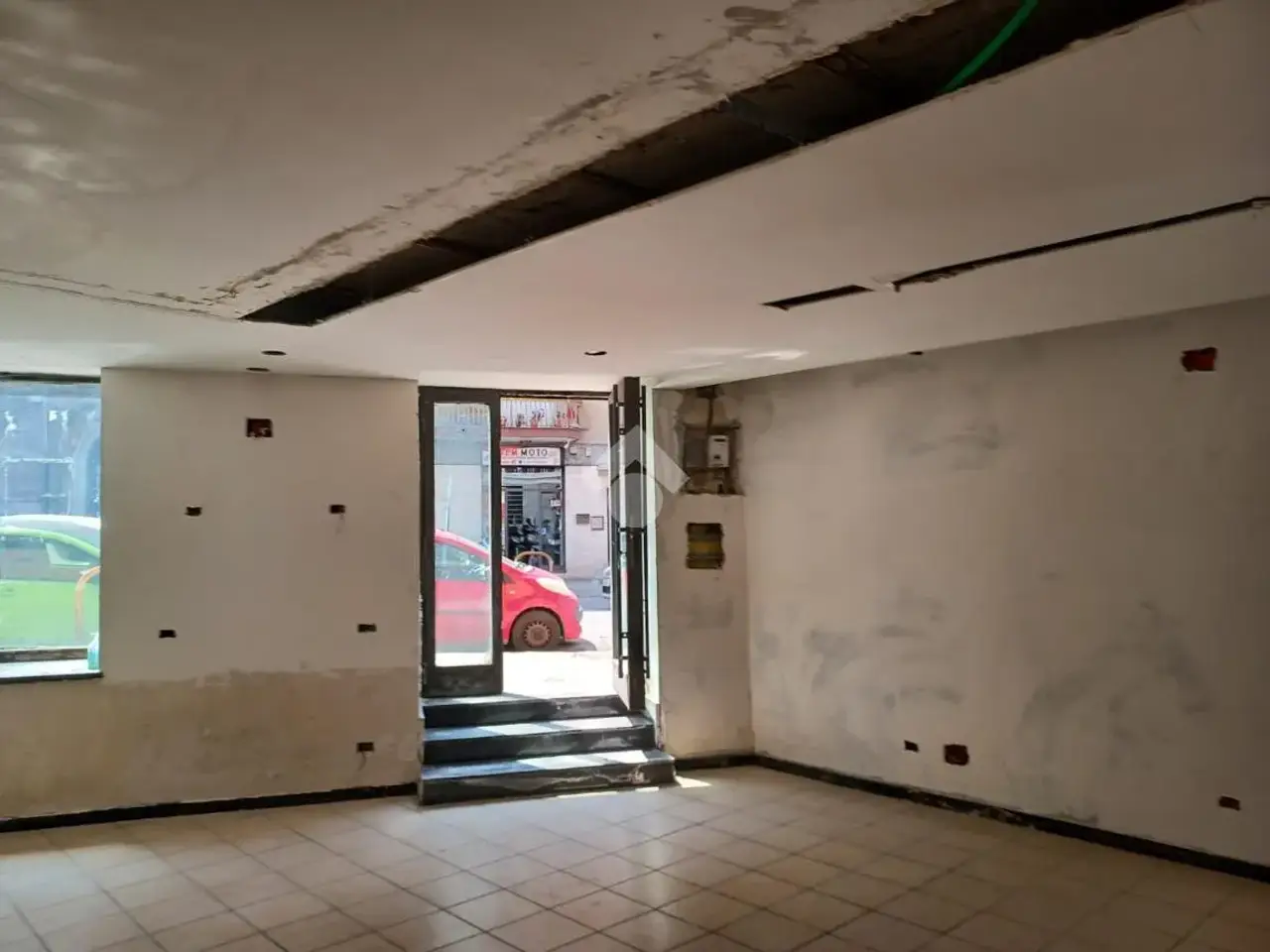 Negozio in Via Emilio Scaglione, Napoli, {3} - Foto 1