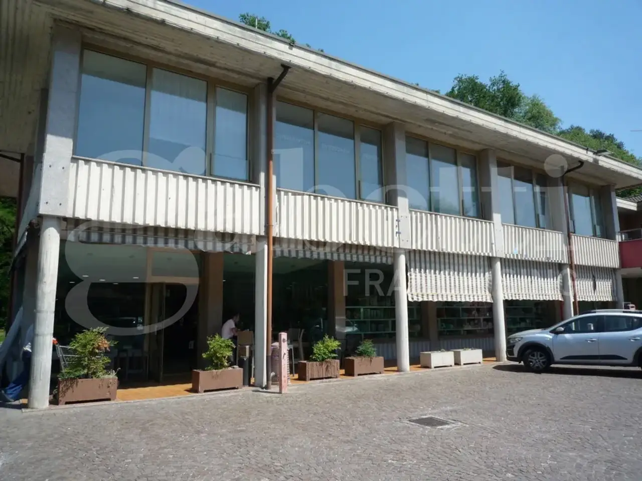 Palazzina commerciale in Via Enrico Fermi 492, Cadrezzate con Osmate, {3} - Foto 1