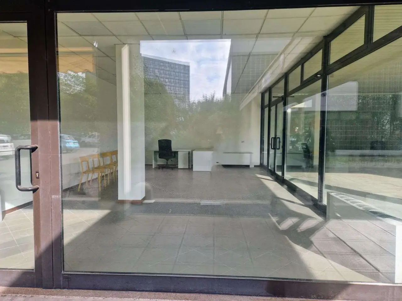 Negozio in Via Martiri di Cervarolo 19, Reggio Emilia, {3} - Foto 2