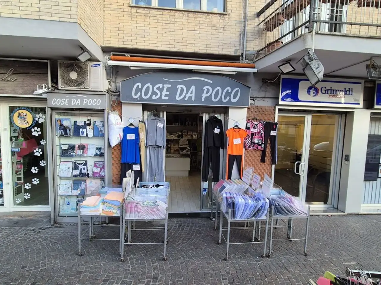Negozio in Via Antonino d'Antona 10/B, Napoli, {3} - Foto 1