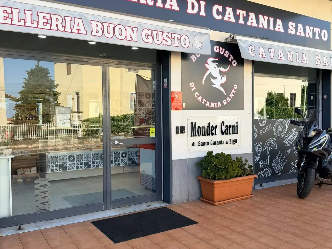 Esercizio commerciale in Via Soldato Mannino 48, San Giovanni La Punta, {3} - Foto 1