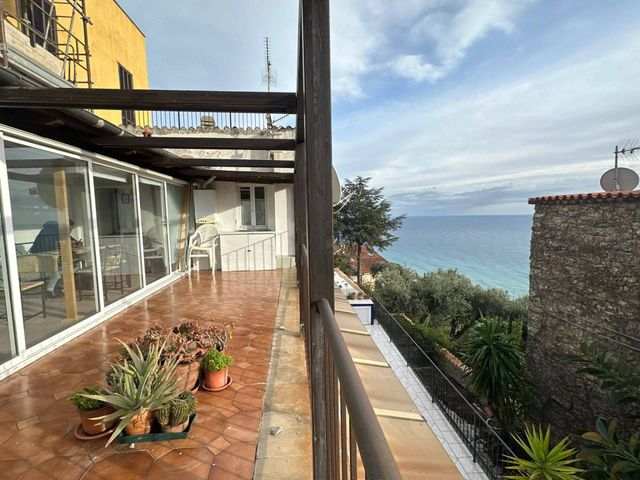 3-room flat in Via Giuseppe Garibaldi, Cipressa - Photo 1