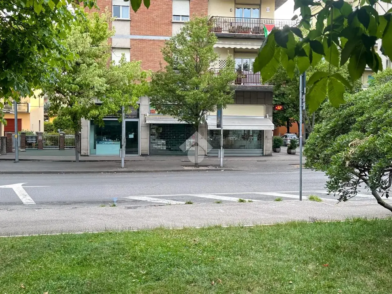 Negozio in Piazza Vittorio Veneto 5, Verona, {3} - Foto 2