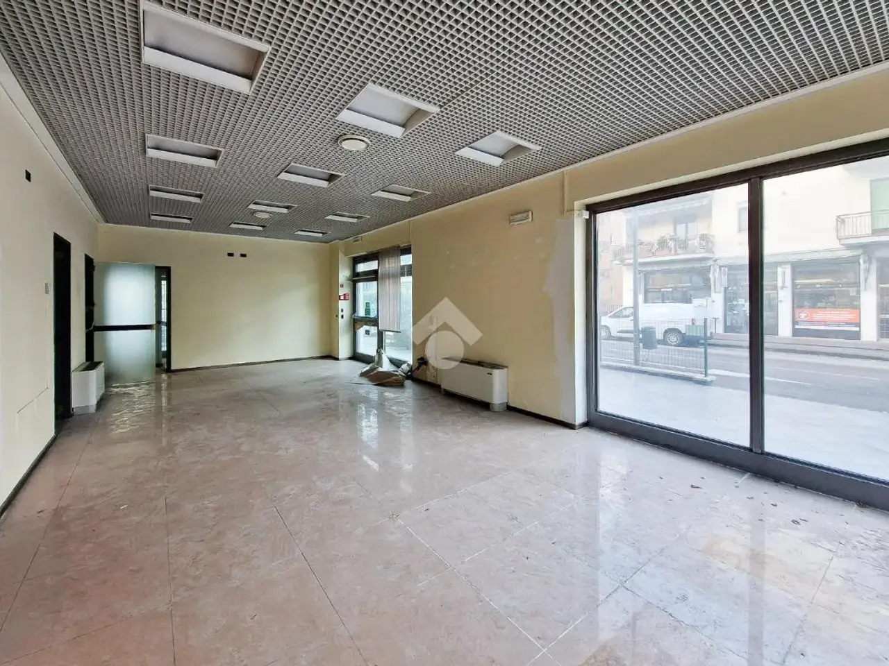Negozio in Via dei Sogari 3, Verona, {3} - Foto 2