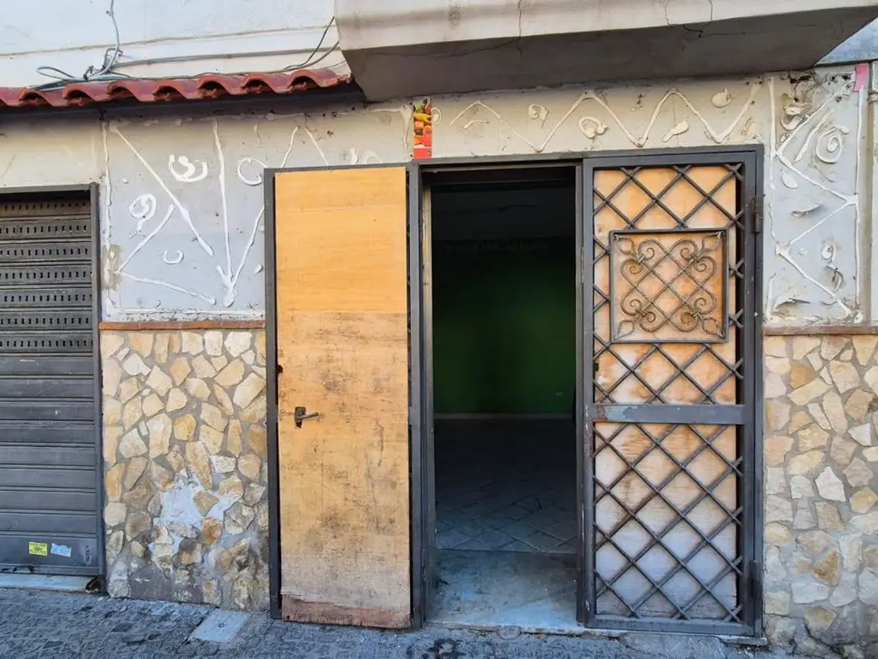 Negozio in Piazza Ernesto Cesaro  50, Torre Annunziata, {3} - Foto 2