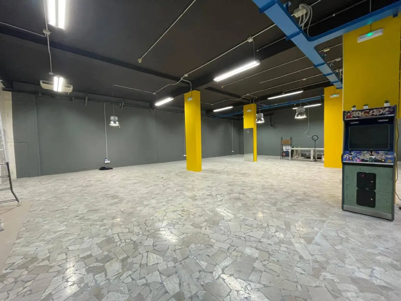 Negozio in Via Nazionale Appia 235, Casagiove, {3} - Foto 1