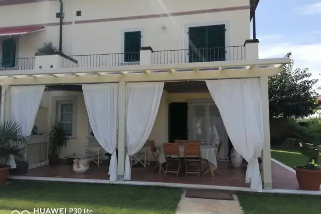 Villa bifamiliare in a Traversa Crociale 34, Pietrasanta - Foto 1