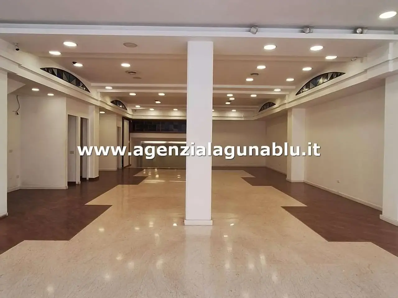 Negozio in Corso Vittorio Veneto, Mazara Del Vallo, {3} - Foto 1