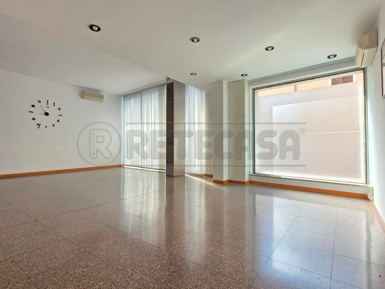 Palazzina commerciale in , Valdagno, {3} - Foto 1