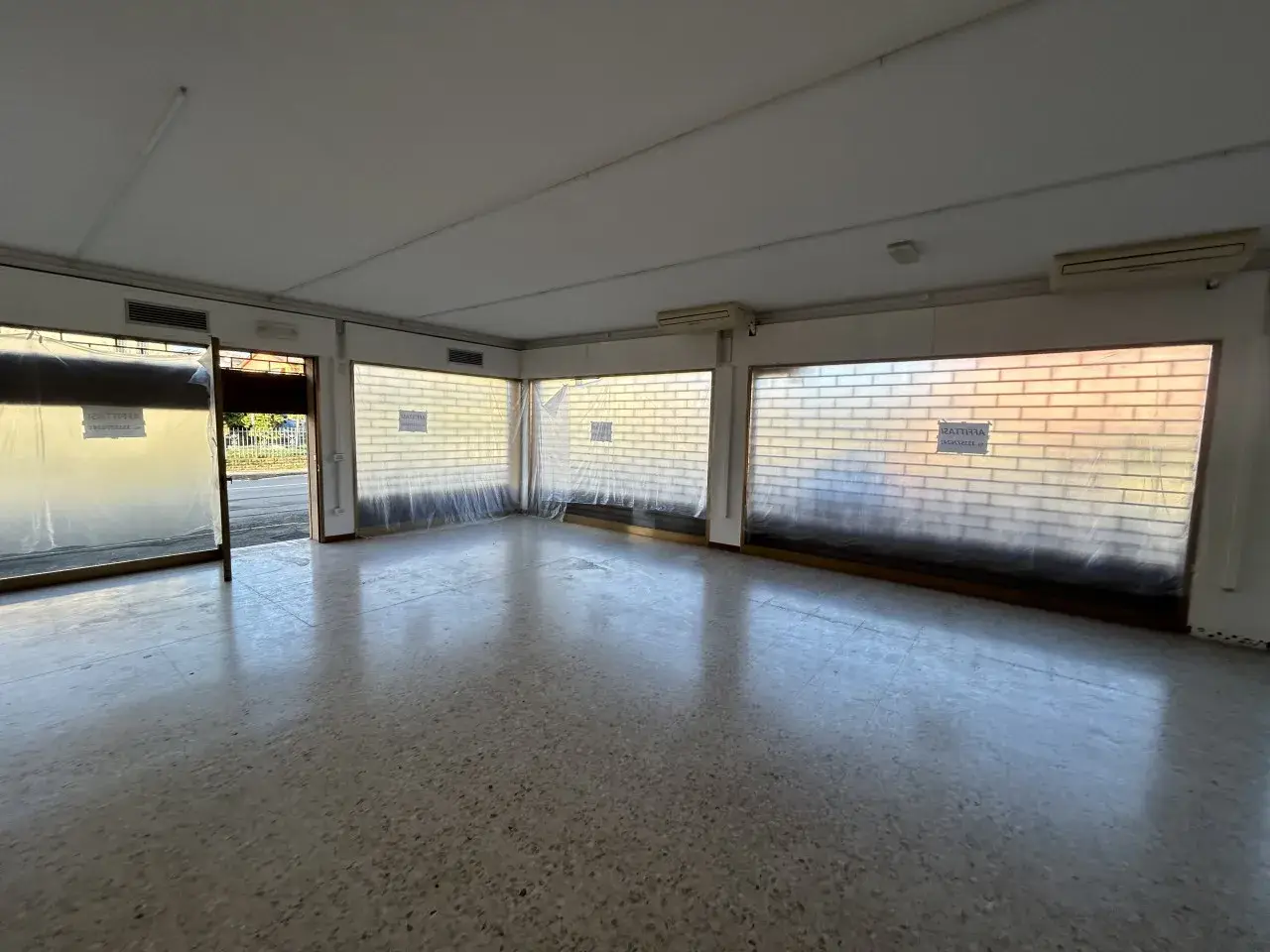 Negozio in Via Santa Caterina, Selvazzano Dentro, {3} - Foto 1