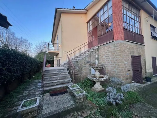 Villa in Viale Guglielmo Marconi, 2, Capranica - Foto 1