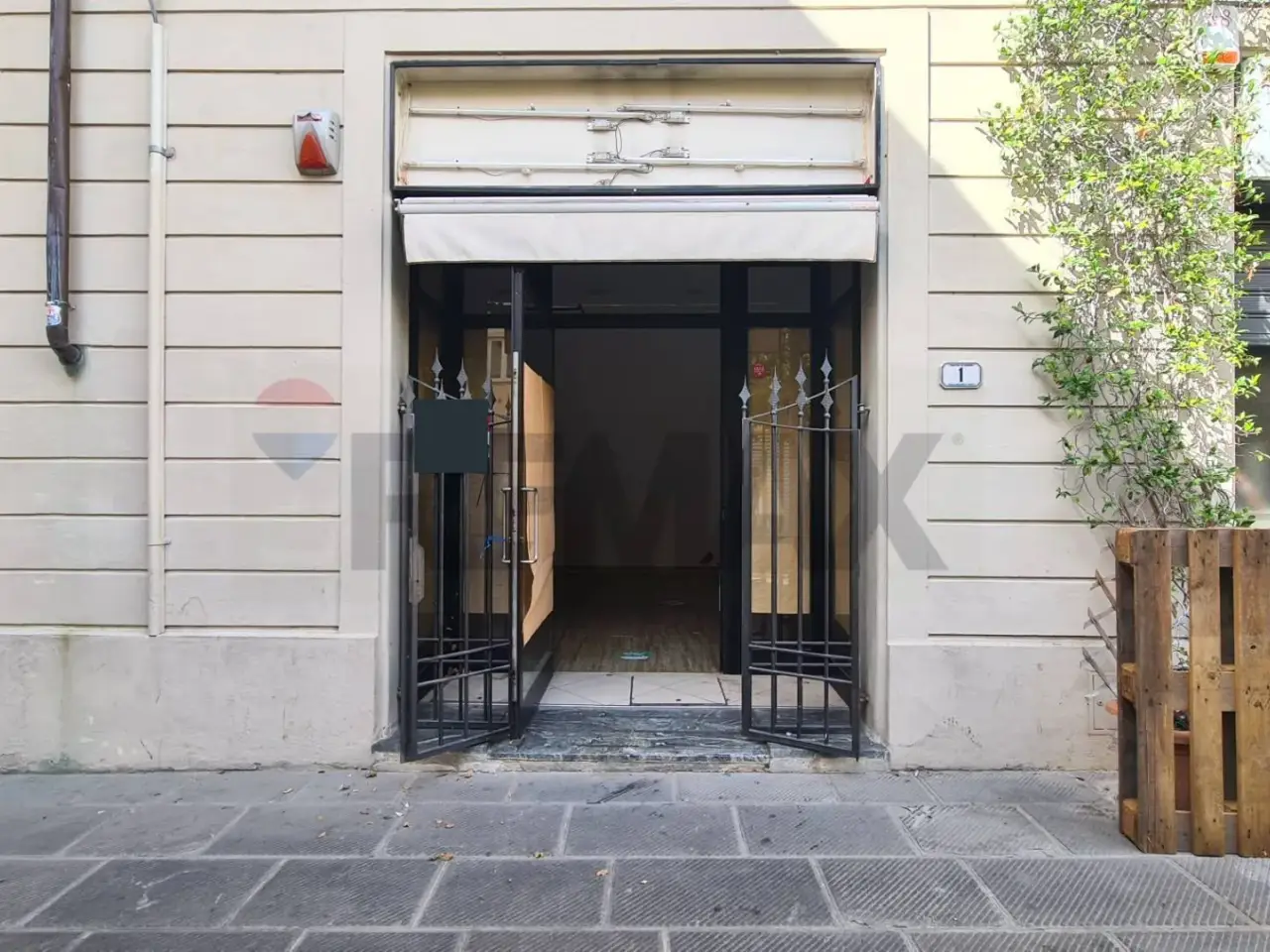 Negozio in Piazzetta Madonna della Quiete 1, Empoli, {3} - Foto 1