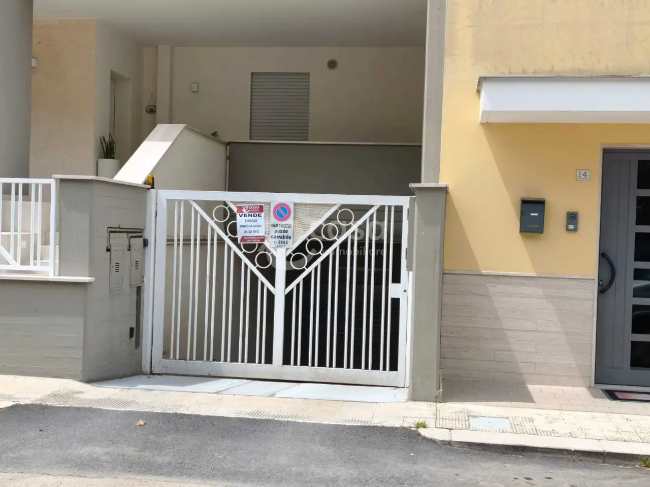 Parcheggio chiuso in , Noicattaro, {3} - Foto 2