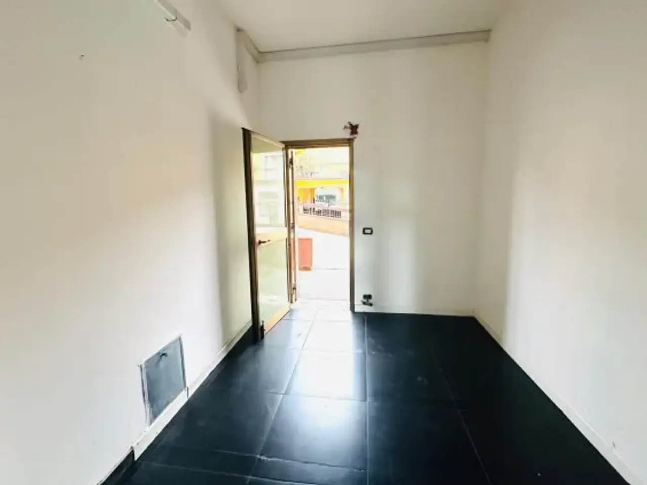 Negozio in Via Sempione, San Vittore Olona, {3} - Foto 2