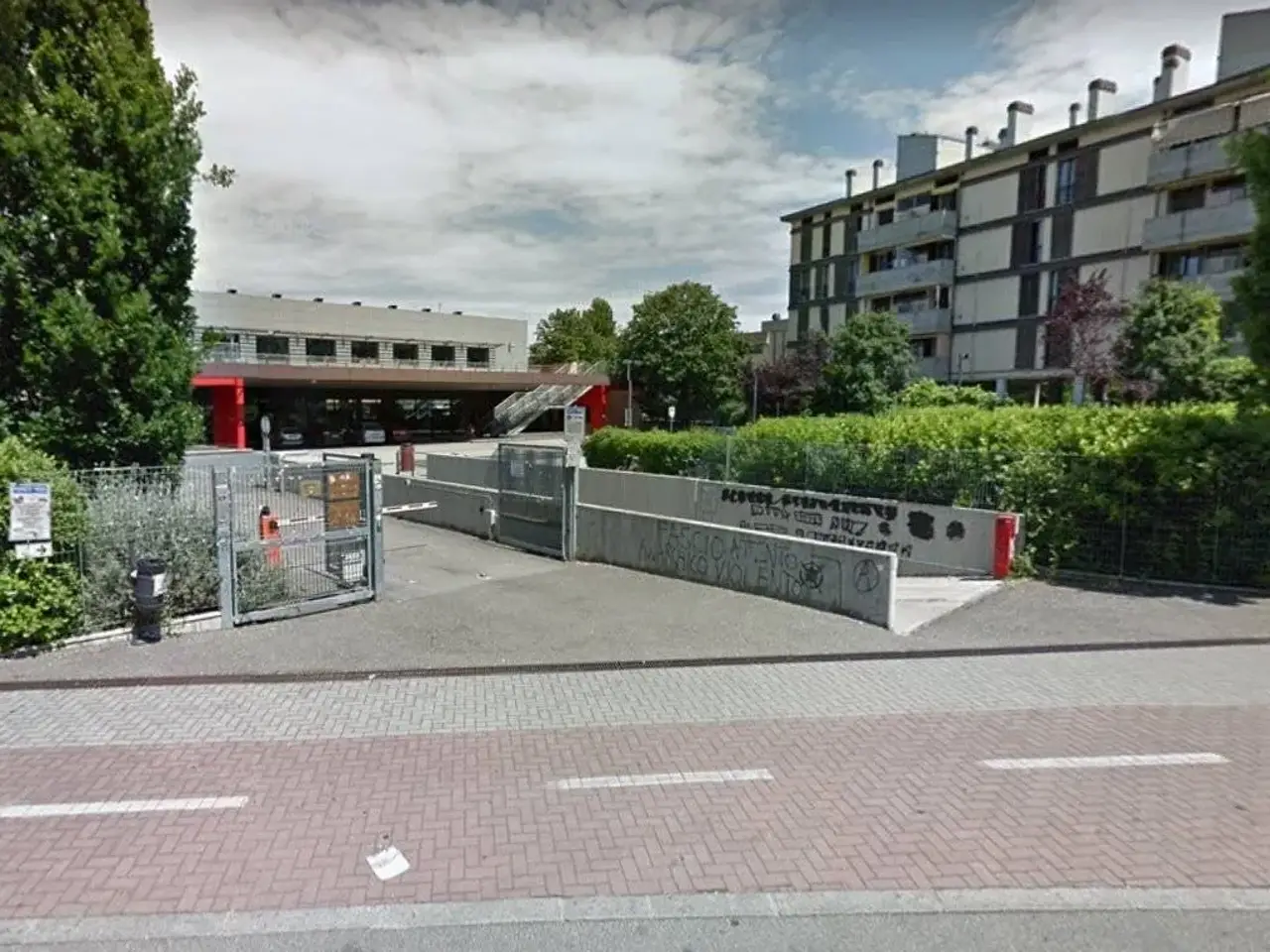 Parcheggio chiuso in , Bologna, {3} - Foto 1