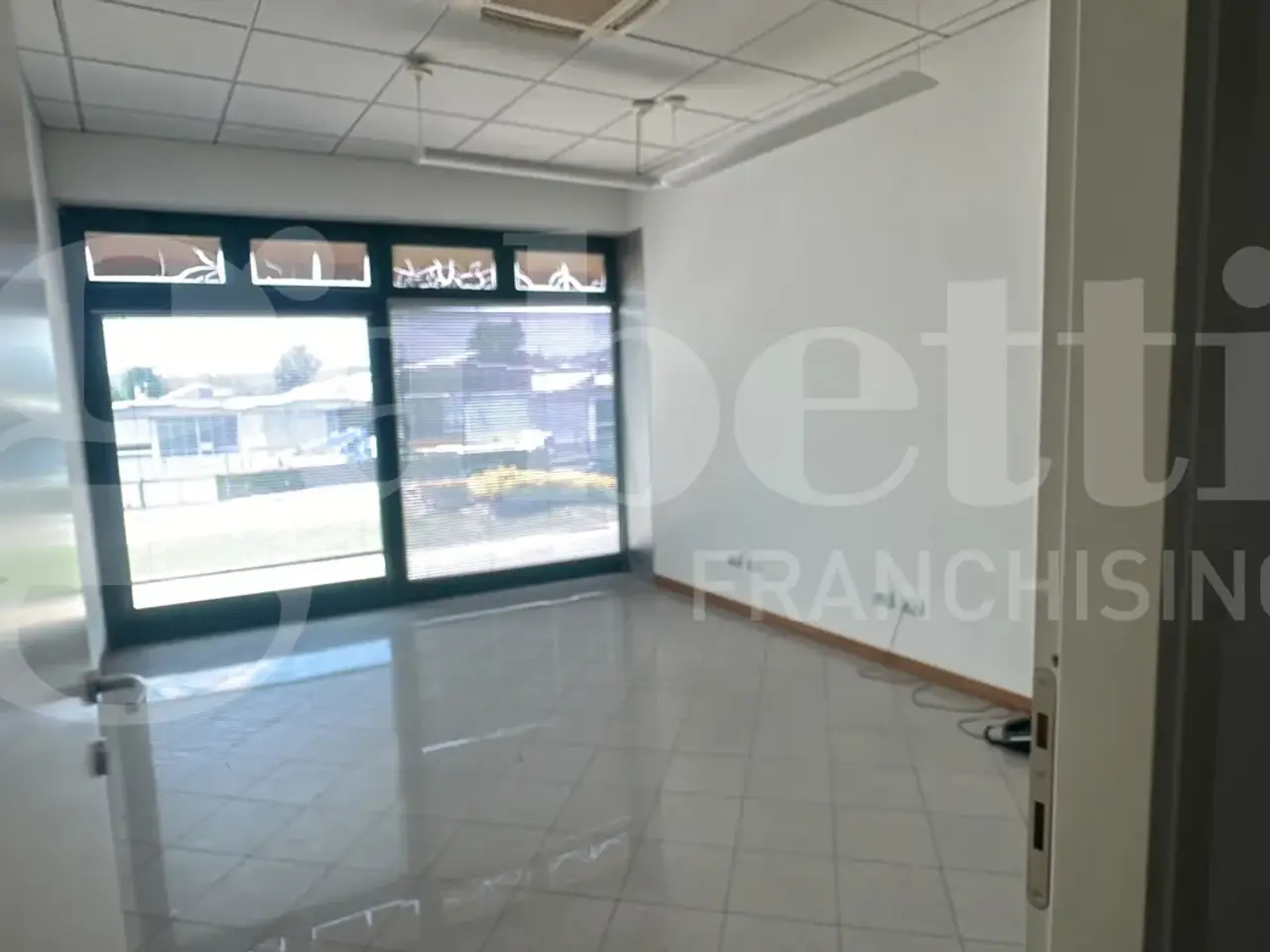Negozio in Via Vallassina Snc, Erba, {3} - Foto 1