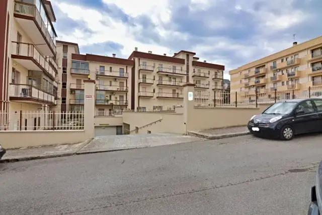 Garage - Parking slot in Via Edmondo De Amicis, Putignano - Photo 1