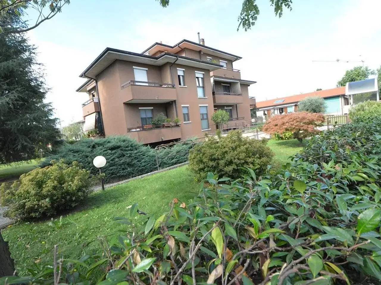 Ufficio condiviso in Via Cesare Pavese 5, Trezzano Rosa, {3} - Foto 1