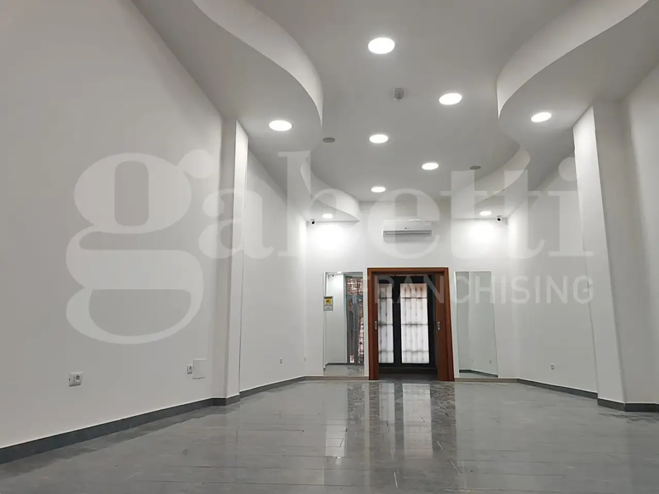 Negozio in Via Checchia Rispoli  27, San Severo, {3} - Foto 2