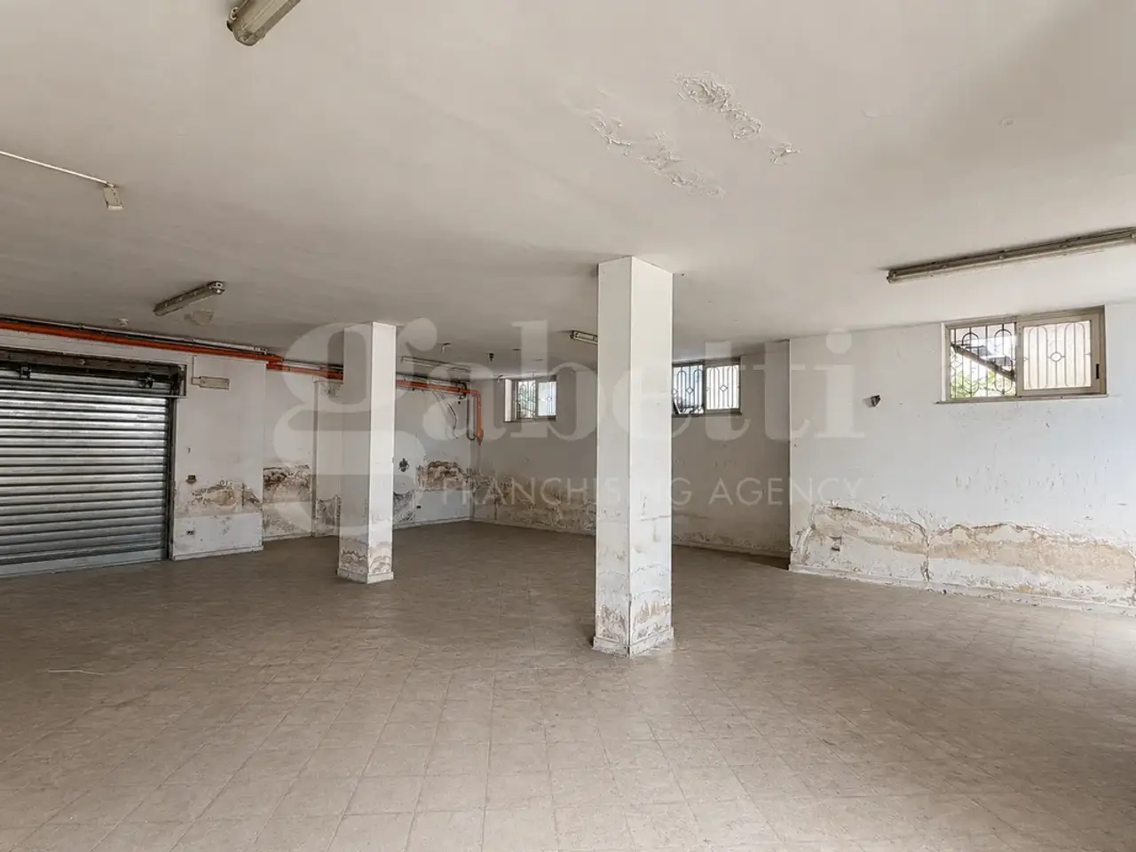 Magazzino in Via Calabria 16, Acerra, {3} - Foto 1
