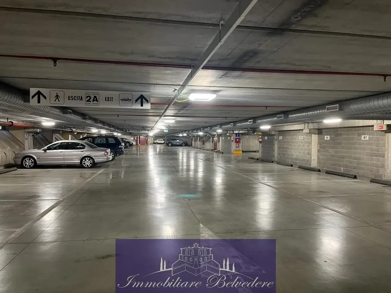 Parcheggio chiuso in Piazza Santa Maria Novella, Firenze, {3} - Foto 1
