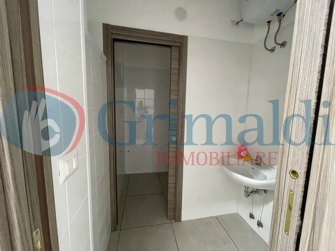 Negozio in Via Nazionale Mili Marina 232, Messina, {3} - Foto 2