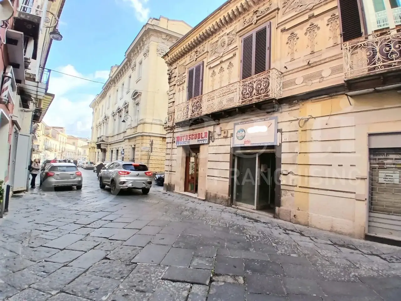Negozio in Via Mazzocchi Snc, Santa Maria Capua Vetere, {3} - Foto 1
