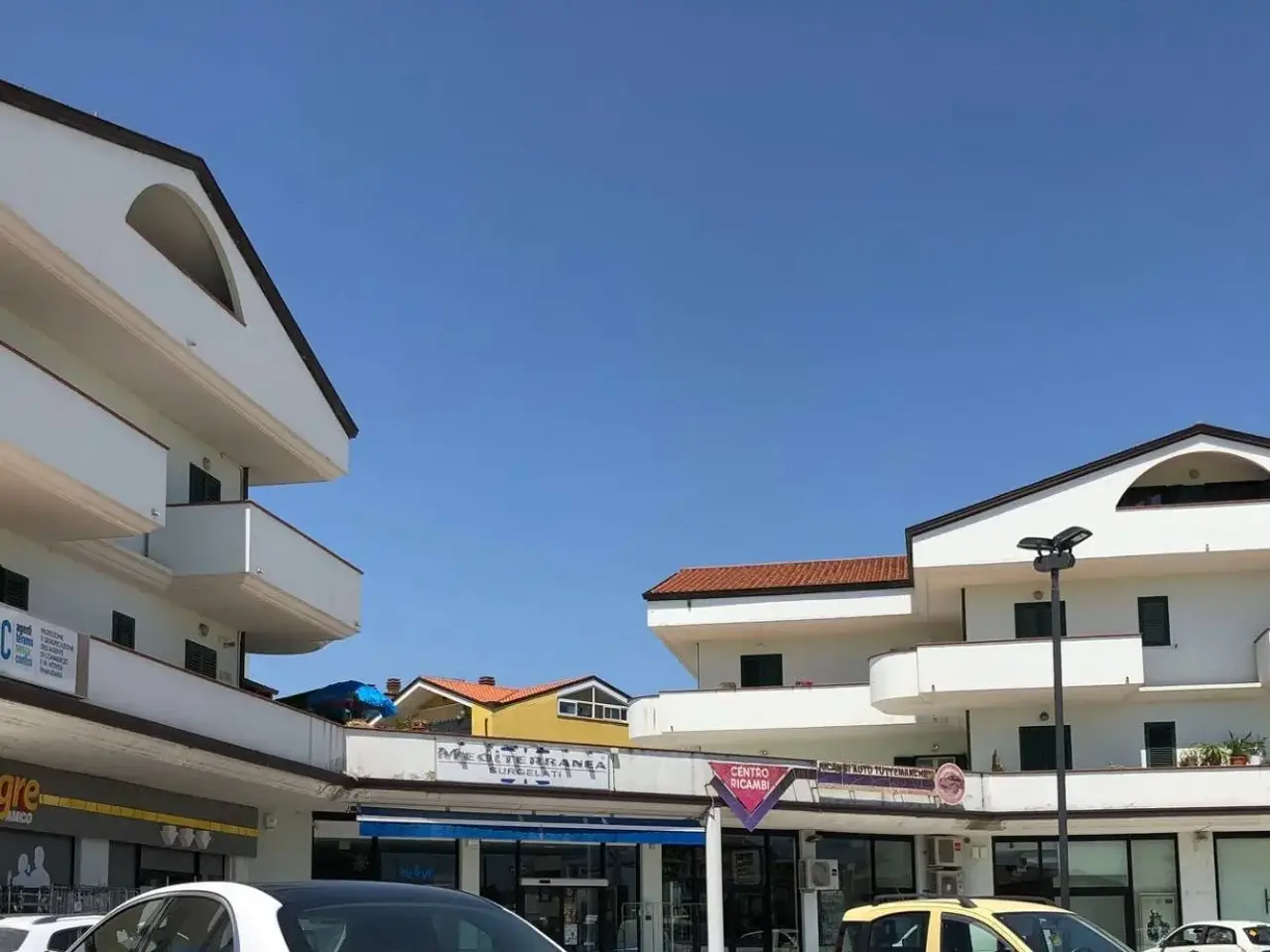 Negozio in Via Nazionale per Teramo 226, Giulianova, {3} - Foto 2