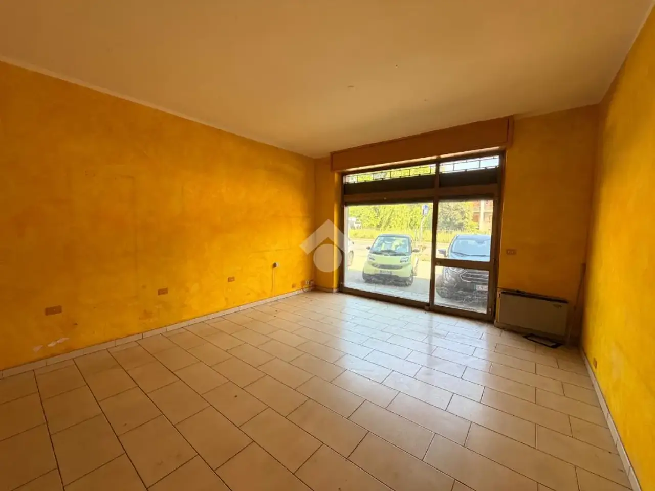 Negozio in Via Statale, Santa Vittoria D'Alba, {3} - Foto 1