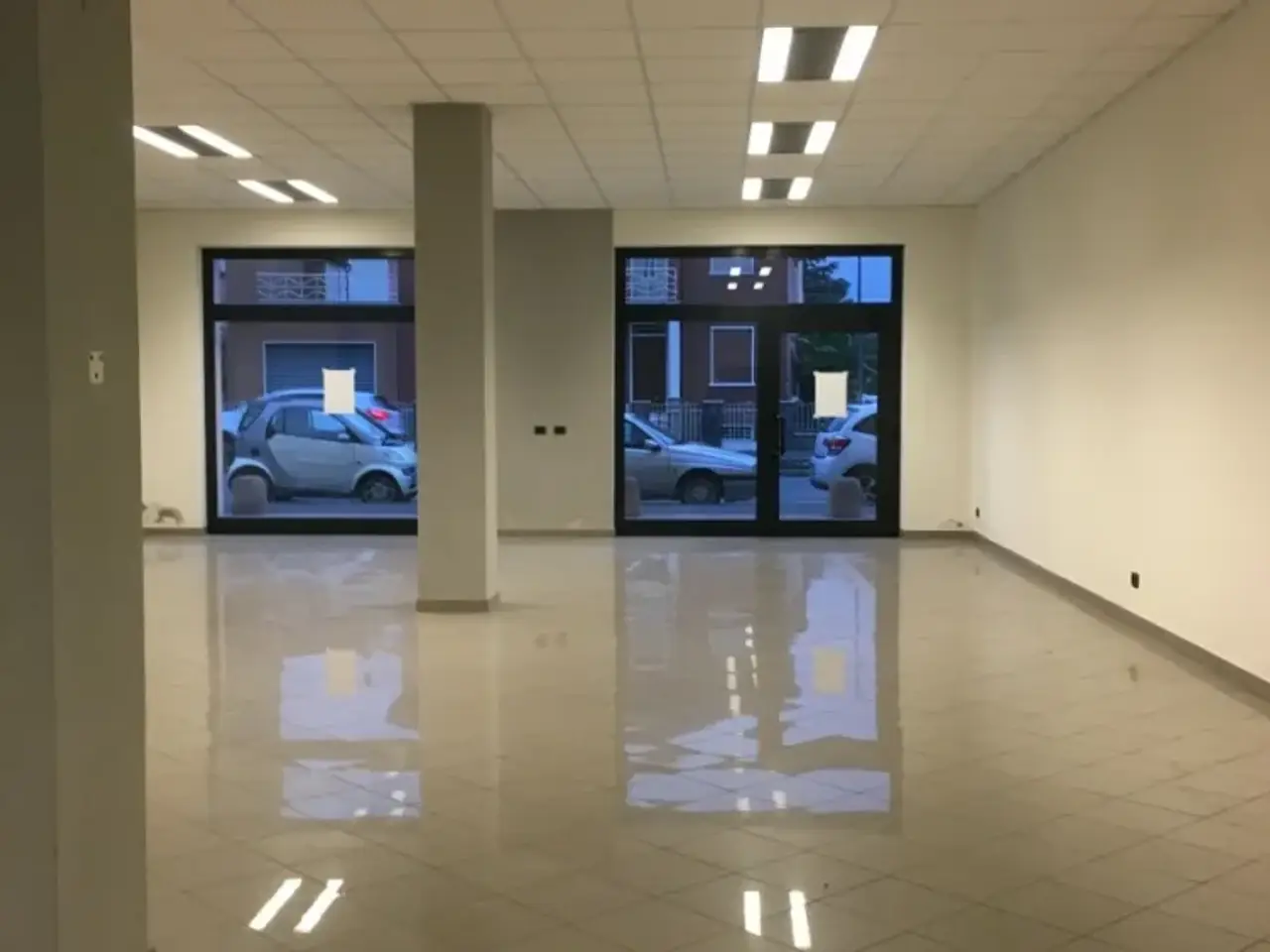 Esercizio commerciale in Via Pietro Cella 9, Piacenza, Piacenza, {3} - Foto 2