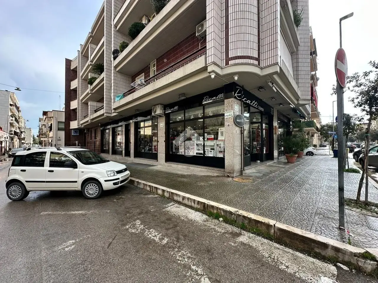 Negozio in Viale Giuseppe Divittorio 48, Cerignola, {3} - Foto 1