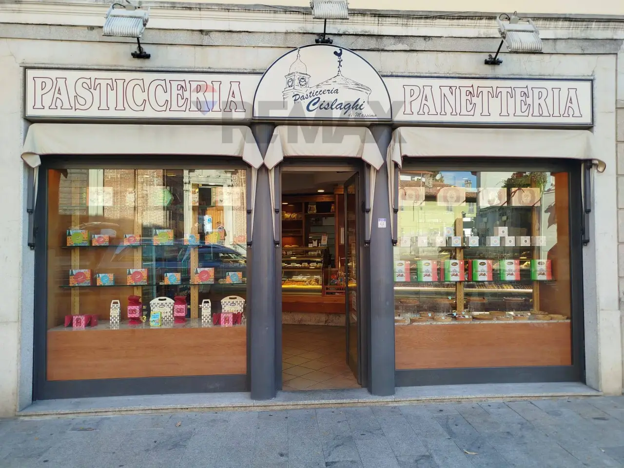 Esercizio commerciale in Corso San Pietro 79, Abbiategrasso, {3} - Foto 1